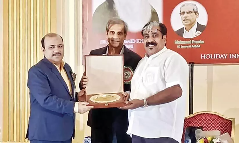 നാസ് വക്കത്തിന് അലിഗഢ് പൂർവ വിദ്യാർഥികളുടെ ആദരം