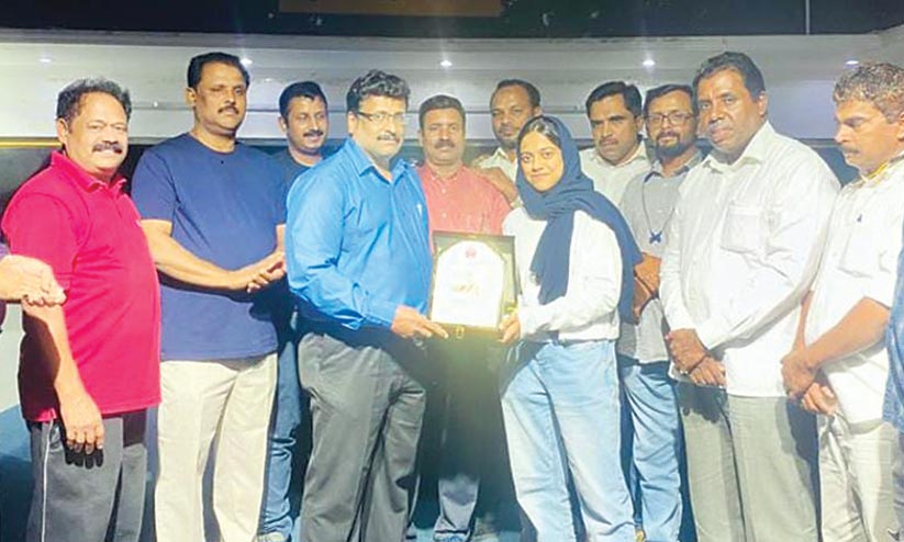 ഖദീജ നിസയെ ആദരിച്ചു ഖദീജ നിസയെ ആദരിച്ചു