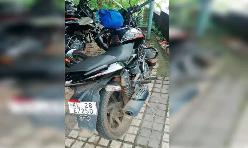 ബൈക്ക് മാറിയെടുത്ത് പുലിവാലുപിടിച്ചു; മോഷണക്കേസിൽനിന്ന് രക്ഷപ്പെട്ട് യുവാവ് ബൈക്ക് മാറിയെടുത്ത് പുലിവാലുപിടിച്ചു; മോഷണക്കേസിൽനിന്ന് രക്ഷപ്പെട്ട് യുവാവ്