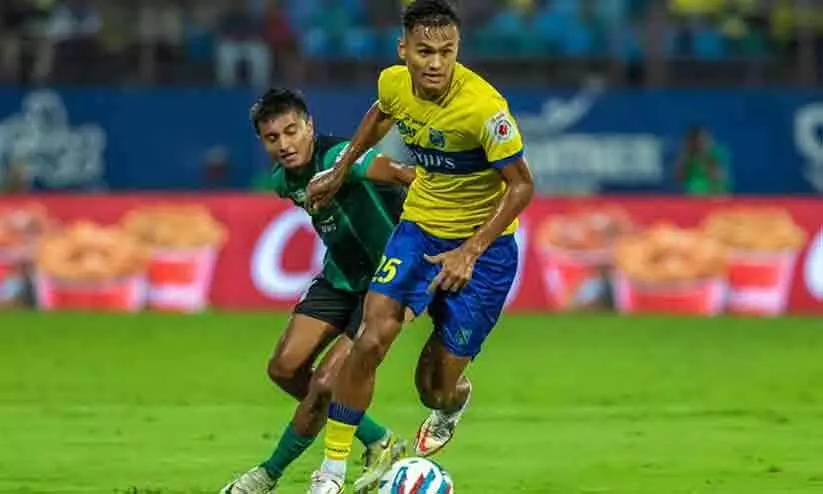 ആഞ്ഞടിച്ച് ബ്ലാസ്റ്റേഴ്സ്; 3-1ന് മുന്നിൽ ആഞ്ഞടിച്ച് ബ്ലാസ്റ്റേഴ്സ്; 3-1ന് മുന്നിൽ