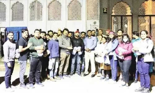 തെ​രു​വി​ൽ ക​ഴി​യു​ന്ന​വ​ർ​ക്ക് സ്നേ​ഹ​പു​ത​പ്പു​മാ​യി ബി.​എം.​എ​ഫ്