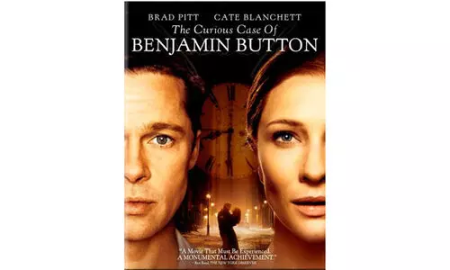 ഗർഭപാത്രത്തിലേക്ക് ചുഴിഞ്ഞുനോക്കുന്ന ഒരാൾ