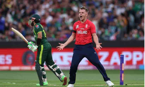 തകർത്തെറിഞ്ഞ് കറനും റഷീദും; പാകിസ്താനെ 137ൽ പൂട്ടി ഇംഗ്ലണ്ട്