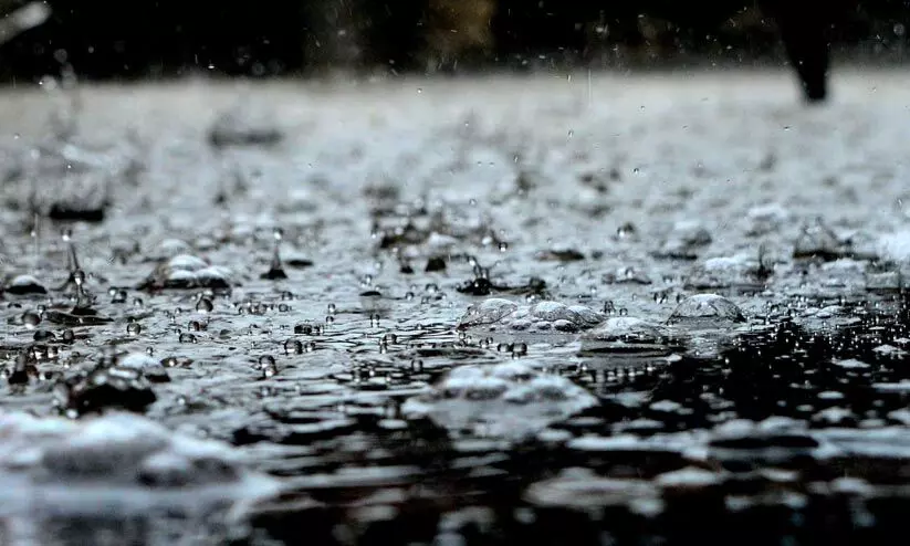 മഴ: റോഡുകൾ വെള്ളത്തിലായാൽ നടപടി മഴ: റോഡുകൾ വെള്ളത്തിലായാൽ നടപടി