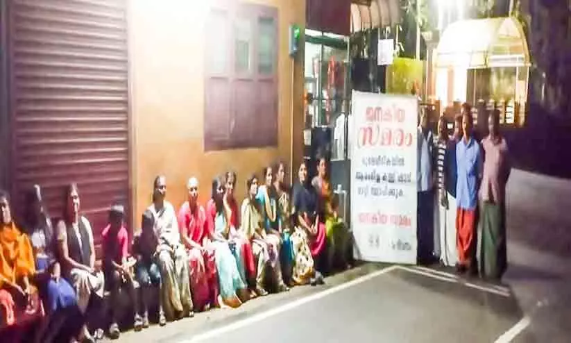 People strike against toddy shop enters 50th day