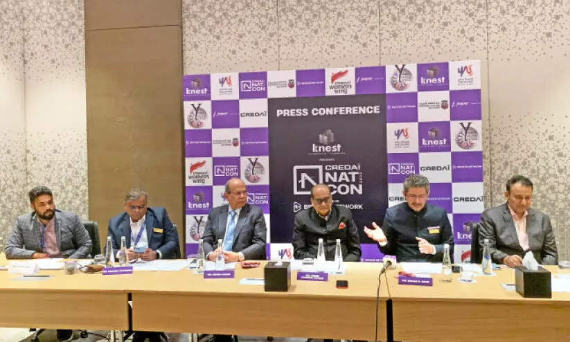 ക്രെ​ഡാ​യ് അ​ധി​കൃ​ത​ര്‍ വാ​ർ​ത്ത​സ​മ്മേ​ള​ന​ത്തി​ൽ പു​തി​യ പ​ദ്ധ​തി​ക​ൾ​ പ്ര​ഖ്യാ​പി​ക്കു​ന്നു