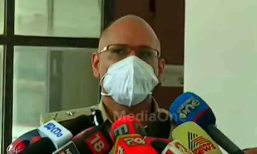 സി.ഐക്കെതിരായ ബലാത്സംഗ പരാതി: അറസ്റ്റ് ചെയ്യാൻ തെളിവുകളില്ല, കസ്റ്റഡിയിലെടുത്തത് രക്ഷപ്പെടാതിരിക്കാനെന്ന് കൊച്ചി സിറ്റി പൊലീസ് കമീഷണർ സി.ഐക്കെതിരായ ബലാത്സംഗ പരാതി: അറസ്റ്റ് ചെയ്യാൻ തെളിവുകളില്ല, കസ്റ്റഡിയിലെടുത്തത് രക്ഷപ്പെടാതിരിക്കാനെന്ന് കൊച്ചി സിറ്റി പൊലീസ് കമീഷണർ