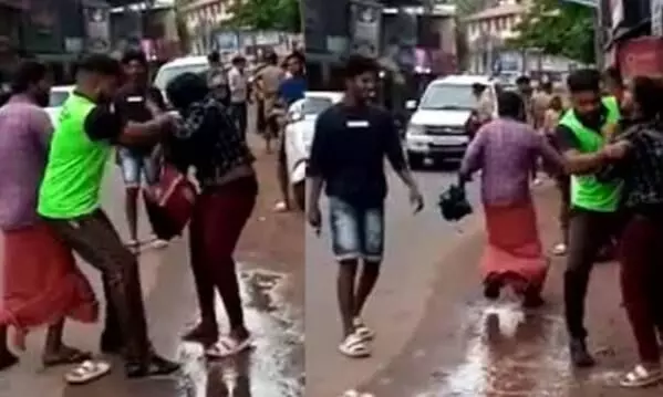 കലോത്സവ പരിശീലനത്തിന് വന്ന വിദ്യാർഥികളെ നാട്ടുകാർ മർദിച്ചു; രണ്ടു പേർ കസ്റ്റഡിയിൽ കലോത്സവ പരിശീലനത്തിന് വന്ന വിദ്യാർഥികളെ നാട്ടുകാർ മർദിച്ചു; രണ്ടു പേർ കസ്റ്റഡിയിൽ