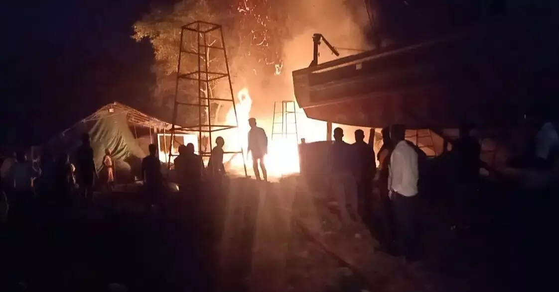 ബന്തർ തുറമുഖത്ത് വീണ്ടും തീപ്പിടിത്തം: ലക്ഷങ്ങളുടെ വലകൾ കത്തിനശിച്ചു