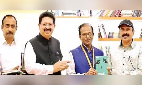 പുസ്തകം ആരാണ് ഭാരതീയൻ? പ്രകാശനം ചെയ്തു പുസ്തകം ആരാണ് ഭാരതീയൻ? പ്രകാശനം ചെയ്തു