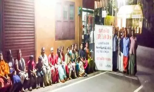 People strike against toddy shop enters 50th day