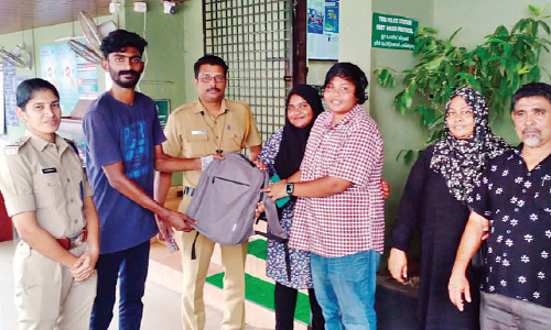 നഷ്ടപ്പെട്ട പാ​സ്പോ​ർ​ട്ടു​ക​ൾ മ​ണി​ക്കൂ​റു​ക​ൾ​ക്ക​കം  ക​ണ്ടെ​ത്തി തൃ​ശൂ​ർ പൊ​ലീ​സ്