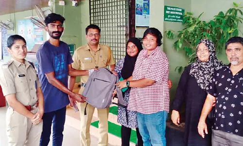 നഷ്ടപ്പെട്ട പാ​സ്പോ​ർ​ട്ടു​ക​ൾ മ​ണി​ക്കൂ​റു​ക​ൾ​ക്ക​കം  ക​ണ്ടെ​ത്തി തൃ​ശൂ​ർ പൊ​ലീ​സ്