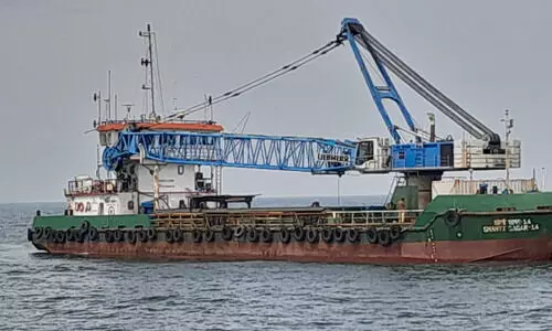 മുതലപ്പൊഴിയിൽ ആഴംകൂട്ടാൻ ഡ്രഡ്ജർ എത്തിച്ചു