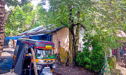 രൂ​പ​വും ഭാ​വ​വും മാ​റാ​തെ ഇ​ര​ട്ട​വീ​ടു​ക​ൾ