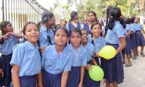 വിദ്യാർഥികൾ തിയേറ്ററിലെത്തുന്നത് ആദ്യം, എം.എല്‍.എയ്‌ക്കൊപ്പം സിനിമ കണ്ടതിന്റെ ത്രില്ലില്‍