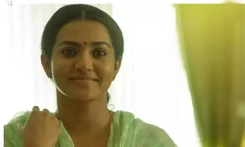 Acting with that actor felt like a conspiracy of the universe-Parvathy Thiruvoth