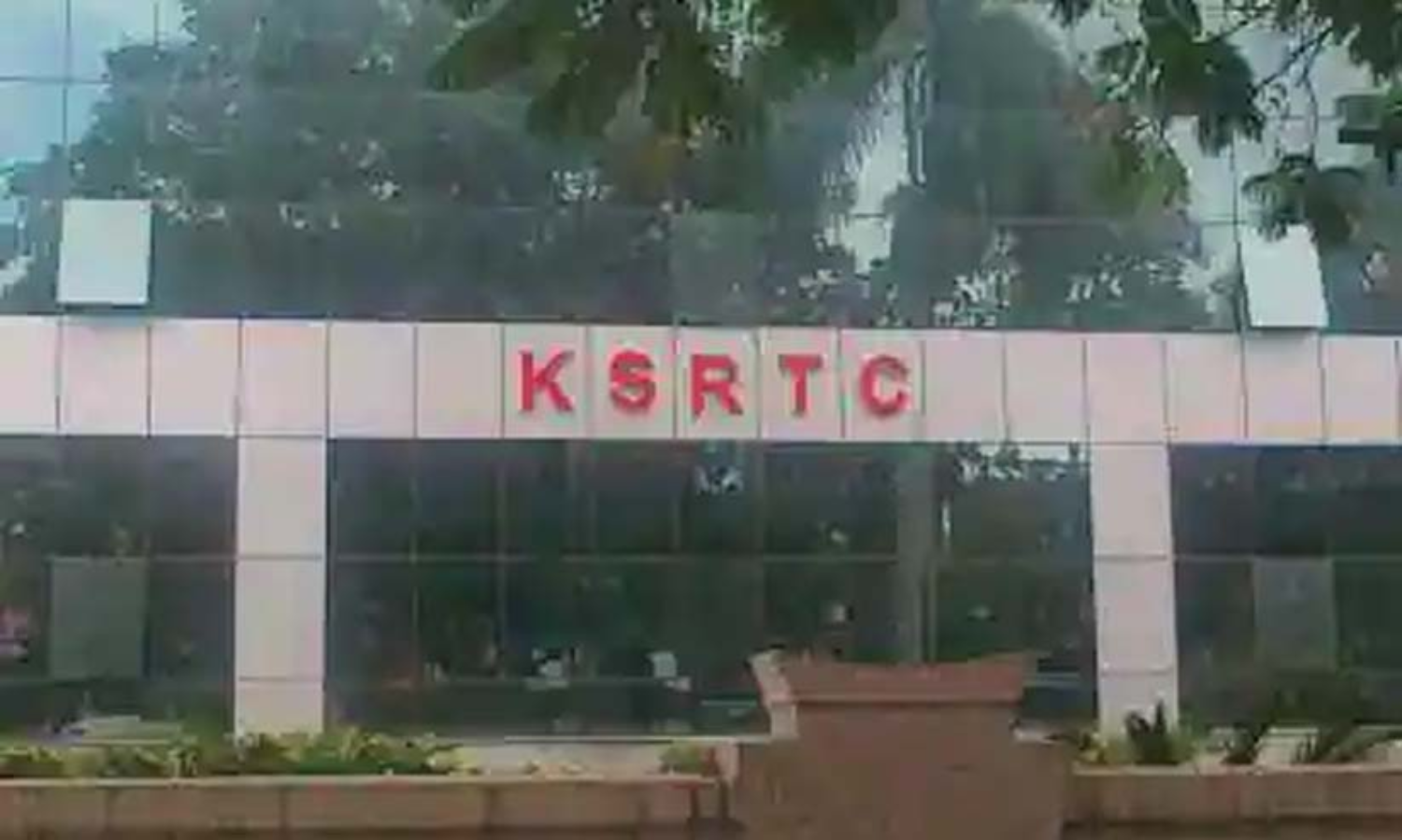 കെ.എസ്.ആർ.ടി.സി ജീവനക്കാരനെ സസ്പെൻഡ് ചെയ്തു