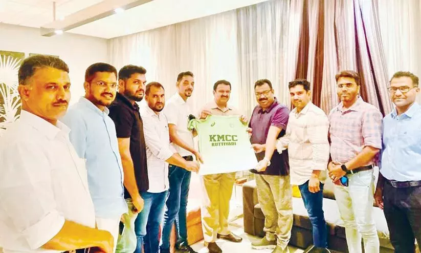 കു​റ്റ്യാ​ടി മ​ണ്ഡ​ലം വോ​ളി​ബാ​ൾ ടീ​മി​ന്റെ ജ​ഴ്സി പ്ര​കാ​ശ​നം ചെ​യ്തു