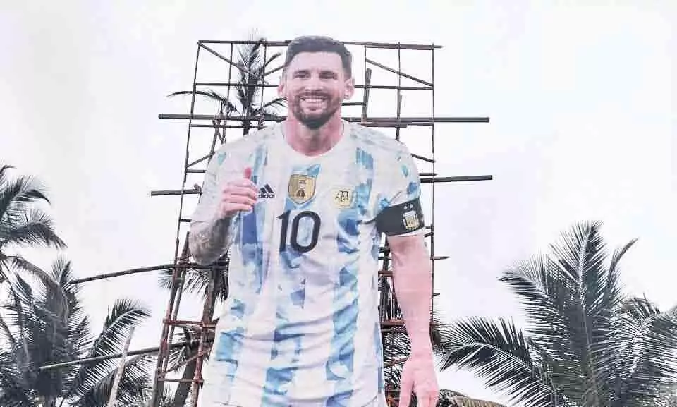 തൂവൽതീരം കീഴടക്കി കൂറ്റൻ മെസ്സി