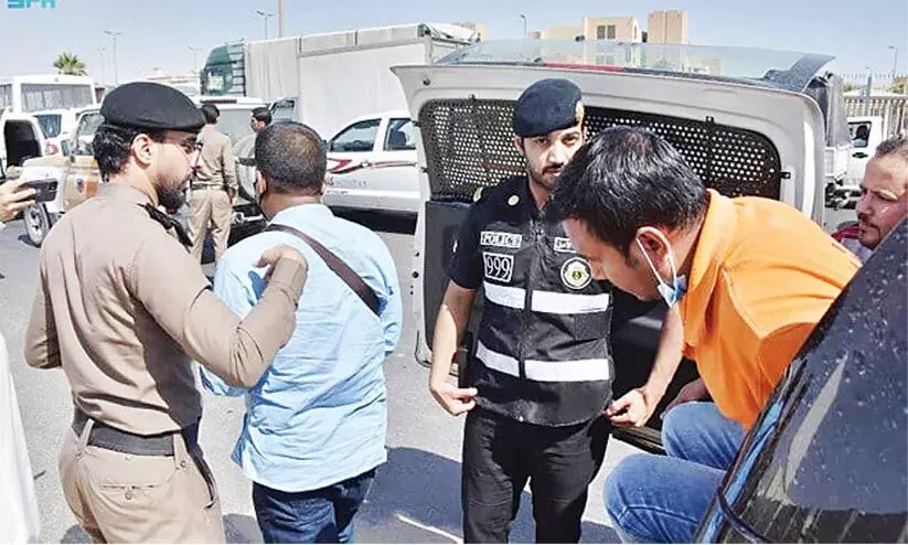 വിദേശ നിയമലംഘകർക്കെതിരെ സൗദിയിൽ നടപടി തുടരുന്നു വിദേശ നിയമലംഘകർക്കെതിരെ സൗദിയിൽ നടപടി തുടരുന്നു