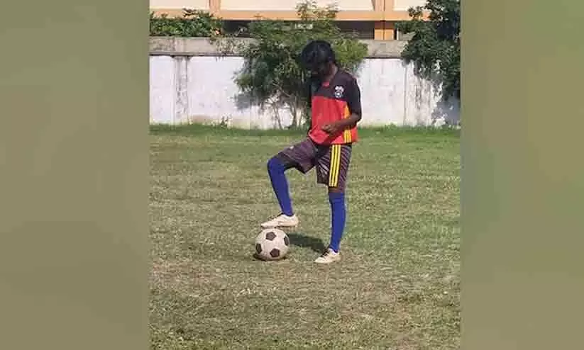 17-year-old football player who lost her leg due to botched surgery dies