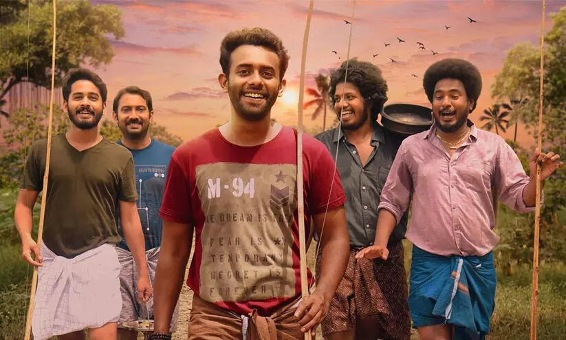 തട്ടിക്കൂട്ടല്ല, പറയാൻ ധൈര്യപ്പെട്ടിട്ടില്ലാത്ത ഒരു ജീവിതമുണ്ട് - തട്ടാശ്ശേരി കൂട്ടം റിവ്യൂ തട്ടിക്കൂട്ടല്ല, പറയാൻ ധൈര്യപ്പെട്ടിട്ടില്ലാത്ത ഒരു ജീവിതമുണ്ട് - തട്ടാശ്ശേരി കൂട്ടം റിവ്യൂ