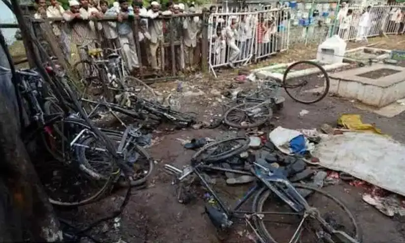 മാലേഗാവ് കേസിൽ സാക്ഷികളുടെ കൂറുമാറ്റം തുടരുന്നു മാലേഗാവ് കേസിൽ സാക്ഷികളുടെ കൂറുമാറ്റം തുടരുന്നു