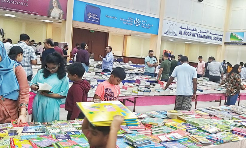 കൈ​കോ​ർ​ത്തി​രി​ക്കാം; പ്രി​യ​പ്പെ​ട്ട ക​ഥാ​പാ​ത്ര​ങ്ങ​ൾ​ക്കൊ​പ്പം