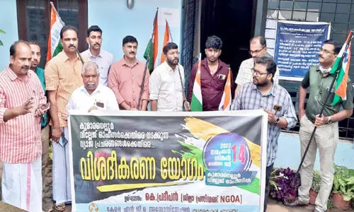 വില്ലേജ് ഓഫിസർക്കെതിരെയുള്ള സമരം; സർവിസ്, യുവജന സംഘടന പോര് മുറുകുന്നു