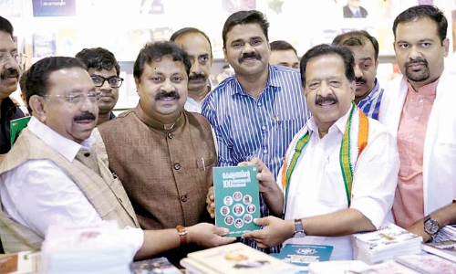 പു​സ്ത​ക​ങ്ങ​ൾ ന​ന്മ​യി​ലേ​ക്ക്​ വ​ഴി​ന​ട​ത്തും -ര​മേ​ശ് ചെ​ന്നി​ത്ത​ല