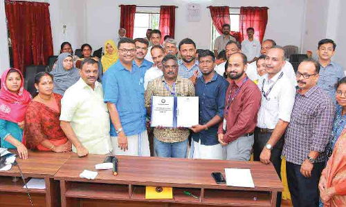 കെ.എസ്.ഇ.ബി സബ് സ്റ്റേഷന് കൊണ്ടോട്ടി നഗരസഭ സ്ഥലം കൈമാറി കെ.എസ്.ഇ.ബി സബ് സ്റ്റേഷന് കൊണ്ടോട്ടി നഗരസഭ സ്ഥലം കൈമാറി