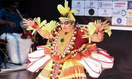 തു​ള്ള​ൽ പാ​ർ​ശ്വ​വ​ത്ക​രി​ക്ക​പ്പെ​ട്ട​വ​രു​ടെ ക​ലാ​രൂ​പം -കേ​ളി രാ​മ​ച​ന്ദ്ര​ൻ