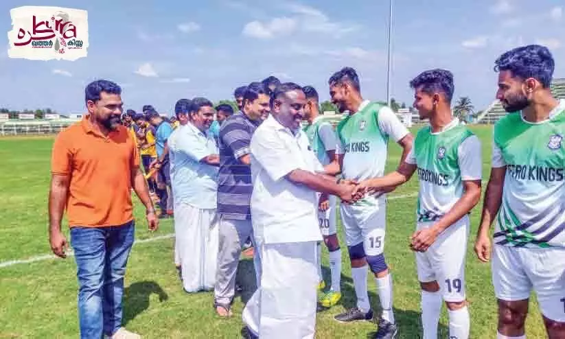 ലോ​ക​ക​പ്പ് പ്ര​ചാ​ര​ണം; മഞ്ചേരി ന​ഗ​ര​സ​ഭ​യു​ടെ ഫു​ട്ബാ​ൾ മ​ത്സ​ര​ത്തി​ന് തു​ട​ക്കം