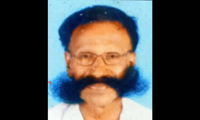 ഫുട്ബാൾ ആരാധകൻ ഓട്ടോ ചന്ദ്രൻ നിര്യാതനായി ഫുട്ബാൾ ആരാധകൻ ഓട്ടോ ചന്ദ്രൻ നിര്യാതനായി