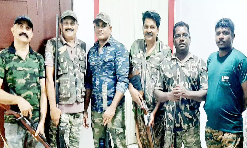 വള്ളത്തോൾ നഗറിൽ കാട്ടുപന്നികളെ കൊല്ലാൻ 15 അംഗ സംഘമെത്തി വള്ളത്തോൾ നഗറിൽ കാട്ടുപന്നികളെ കൊല്ലാൻ 15 അംഗ സംഘമെത്തി