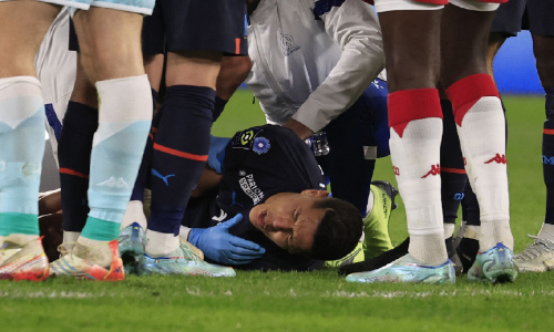 ടീം ഖത്തറിലേക്ക് വിമാനം കയറി; അവസാന ക്ലബ് മത്സരത്തിന് കാത്തിരുന്ന താരം പരിക്കേറ്റ് വീണു, നോവായി അമിനെ ഹാരിത്