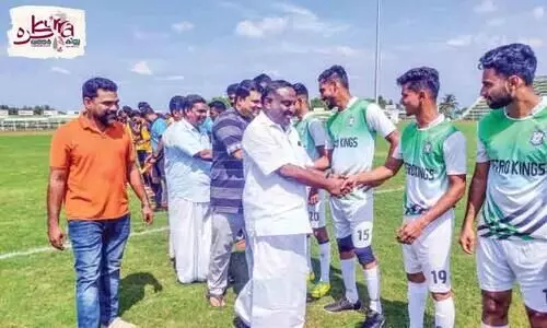 ലോ​ക​ക​പ്പ് പ്ര​ചാ​ര​ണം; മഞ്ചേരി ന​ഗ​ര​സ​ഭ​യു​ടെ ഫു​ട്ബാ​ൾ മ​ത്സ​ര​ത്തി​ന് തു​ട​ക്കം