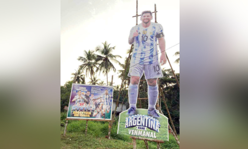 കൂറ്റൻ കട്ടൗട്ടുകളൊരുക്കി വെൺമണൽ ലോകകപ്പിനെ കാത്തിരിക്കുന്നു