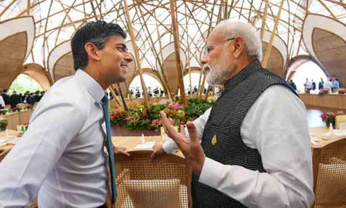 ബ്രിട്ടനിൽ 2 വർഷം ജോലി ചെയ്യാൻ 3000 ഇന്ത്യക്കാർക്ക് യൂത്ത് വിസ നൽകുമെന്ന് ഋഷി സുനക്