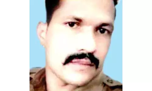 സാമ്പത്തിക തട്ടിപ്പ് കേസിൽ ഒളിവിലായിരുന്ന പൊലീസുകാരൻ തൂങ്ങി മരിച്ചനിലയിൽ