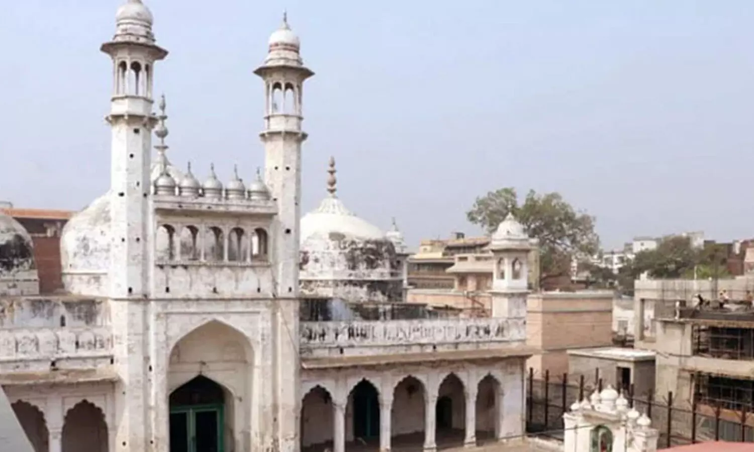 ഗ്യാൻവാപി മസ്ജിദ് കമ്മിറ്റിയുടെ ഹരജി തള്ളി; ശിവലിംഗത്തിൽ പ്രാർഥനാനുമതി തേടിയ ഹരജി നിലനിൽക്കുമെന്ന് കോടതി