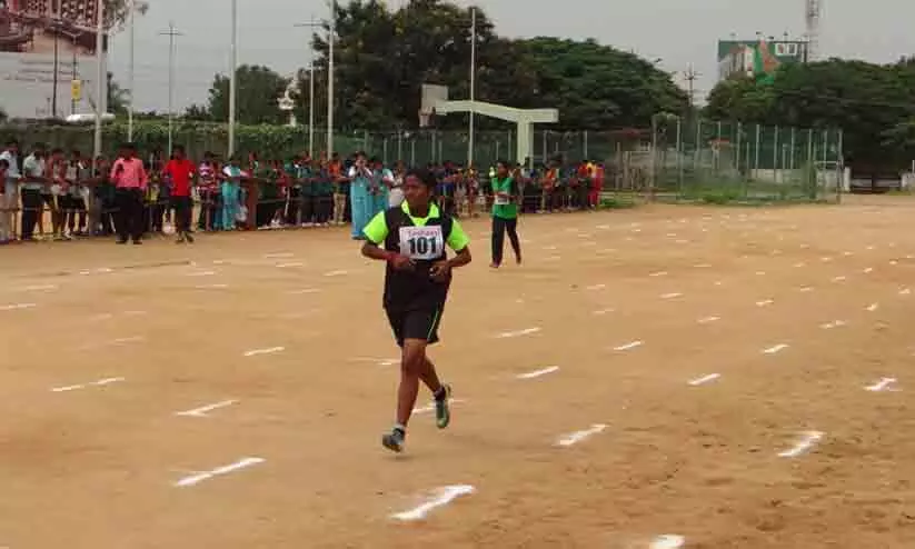 മ​ല​പ്പു​റം ഉ​പ​ജി​ല്ല കാ​യി​ക​മേ​ള; പ്രാ​ഥ​മി​ക സൗ​ക​ര്യ​മി​ല്ലാ​തെ വ​ല​ഞ്ഞ് മ​ത്സ​രാ​ർ​ഥി​ക​ൾ