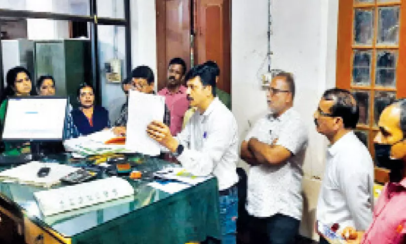 സബ് രജിസ്ട്രാർ ഓഫിസുകളിൽ ഏജന്റുമാരുടെ ഭരണം