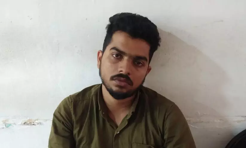 ഇൻസ്റ്റഗ്രാം വഴി പെൺകുട്ടികളുടെ നഗ്നചിത്രങ്ങൾ കൈക്കലാക്കി ഭീഷണിപ്പെടുത്തി; യുവാവ് അറസ്റ്റിൽ ഇൻസ്റ്റഗ്രാം വഴി പെൺകുട്ടികളുടെ നഗ്നചിത്രങ്ങൾ കൈക്കലാക്കി ഭീഷണിപ്പെടുത്തി; യുവാവ് അറസ്റ്റിൽ