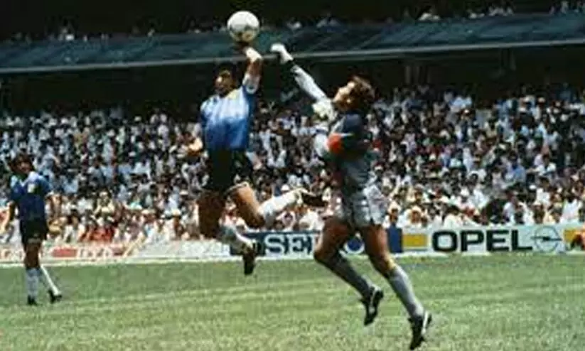 ദൈവത്തിന്റെ കൈ പന്തിന് 24 കോടി രൂപ