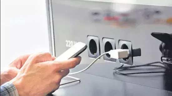 ഇനി ടൈപ്പ് സി ചാർജറുകൾ മാത്രം; നയം നടപ്പാക്കാനൊരുങ്ങി ഇന്ത്യ