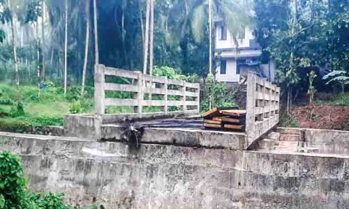 അപ്രോച്ച് റോഡില്ല; പൂർത്തിയാകാത്ത സ്വപ്നമായി ചാവാലി തോട് പാലം