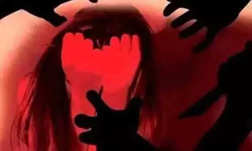 പ്രായപൂർത്തിയാകാത്ത മകളെ പീഡിപ്പിച്ച് ഗർഭിണിയാക്കിയ പൂജാരി അറസ്റ്റിൽ