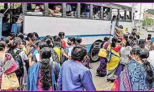 സ്വകാര്യ ബസ് പണിമുടക്ക്: അരൂർ മേഖലയിൽ യാത്രക്കാർ വലഞ്ഞു